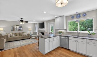 706 Clayworth Dr, Ballwin, MO 63011