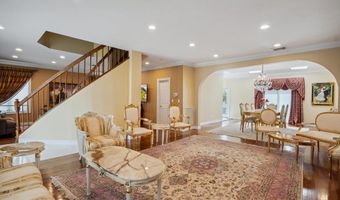 44 Netz Pl, Albertson, NY 11507