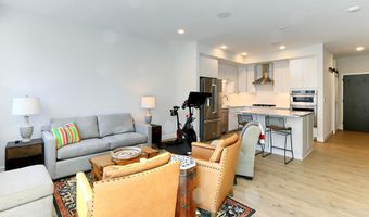 635 SLATERS Ln G-01, Alexandria, VA 22314