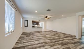 318 W STRIDING EDGE Dr, San Tan Valley, AZ 85140