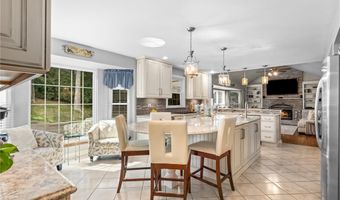 1233 Red Oak Plantation Dr, Ballwin, MO 63021