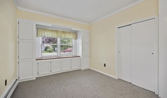 47 Fayette Ln, Aberdeen, NJ 07747