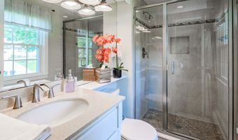 320 Spruce St, Cheshire, CT 06410