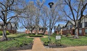 917 Claytonbrook Dr 4, Ballwin, MO 63011