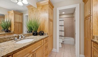 907 S Vail Ave, Arlington Heights, IL 60005