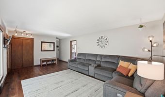 205 Victoria Dr, Alexandria, MN 56308