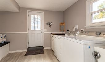 911 Lloyd Ave, Aurora, OH 44202