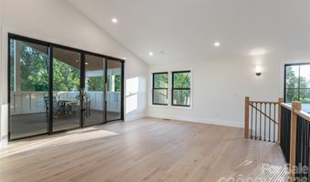 6 Dailey Dr, Asheville, NC 28801