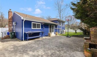 9 Valley Dr, Bristol, RI 02809