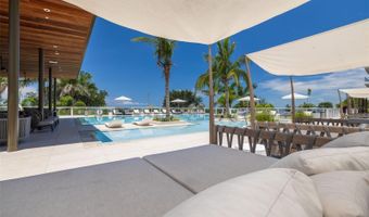 1020 SUNSET POINT Rd 213, Clearwater, FL 33755