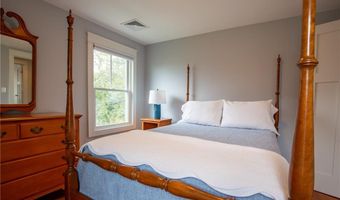 5 Gillies Ct, Newport, RI 02840