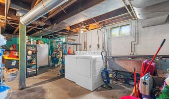 1025 S LAWE St, Appleton, WI 54915