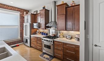 7 Alby St 2, Alton, IL 62002