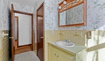 25 Lakeview Ave, Lincoln, RI 02865