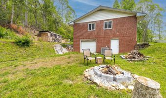 81 Amsoil Dr, Bakersville, NC 28705