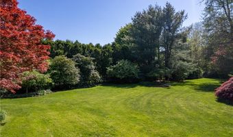 2 Cherry Ln, Bristol, RI 02809