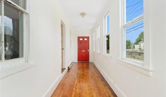 53 Warner St, Newport, RI 02840