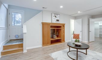 8604 TOBIN Rd, Annandale, VA 22003