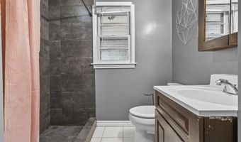 37 Tarinelli Cir, Bridgeport, CT 06606
