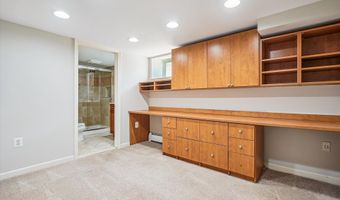 121 S FENWICK St, Arlington, VA 22204