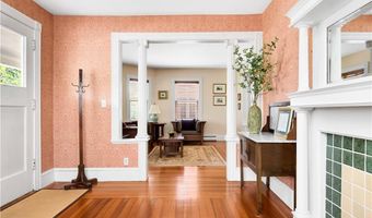 82 Sefton Dr, Cranston, RI 02905