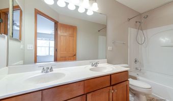 2636 Pondview Dr, Algonquin, IL 60102