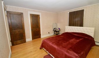 744 Hammond St, Bangor, ME 04401