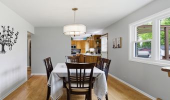 237 N Pioneer Dr, Addison, IL 60101