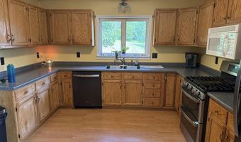 35 Maple St, Baileyville, ME 04694