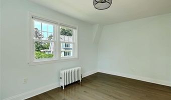 4 Harlem St, East Providence, RI 02916