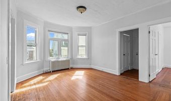 7 Caswell Ave, Newport, RI 02840