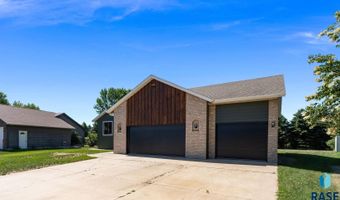 813 E Heatherwood Dr, Brandon, SD 57005