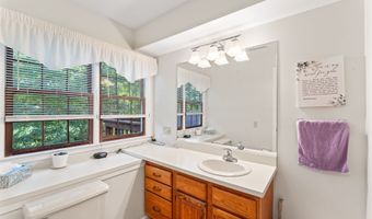 156 Heatherwood Dr 156, Brookfield, CT 06804