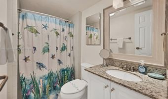 3101 N Country Club Dr 105, Aventura, FL 33180