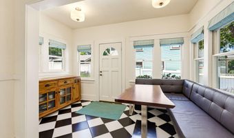 307 N Main St, Ashland, OR 97520