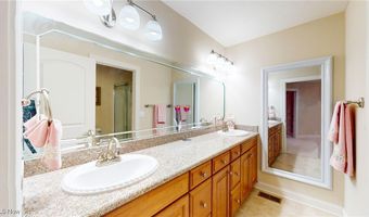 460 Berwick Cir, Aurora, OH 44202