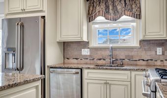 91 Wind Jammer Ct, Bayville, NJ 08721