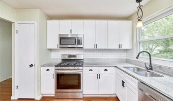 241 Valleyoak Ct, Ballwin, MO 63021