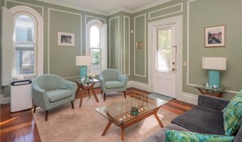 8 Cottage St 1, Newport, RI 02840