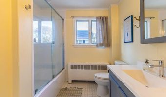 28 Mountainview Ave, Bangor, ME 04401