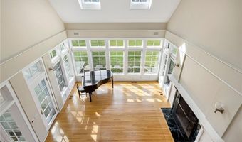9 Ocean Lawn Ln, Newport, RI 02840