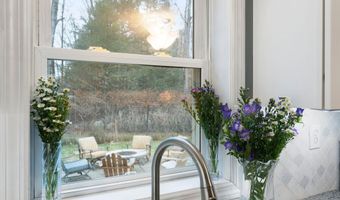 115 Country Hl, Brattleboro, VT 05301