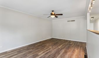 327 Oakwood Dr, Antioch, IL 60002