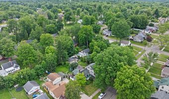 1052 Parkside Dr, Alliance, OH 44601