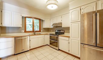 13 Mansion Woods Dr H, Agawam, MA 01001