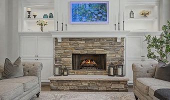 547 Roundtree Dr NE, Ada, MI 49301