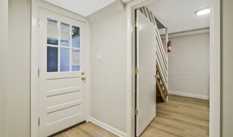 706 N CLEVELAND St, Arlington, VA 22201