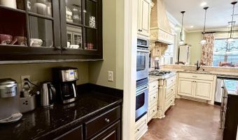 217 Meadowlands Dr, Brandon, MS 39047