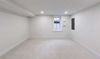6410 WINNEPEG Rd, Bethesda, MD 20817