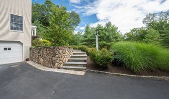 2 A Aspen Way, Danbury, CT 06811